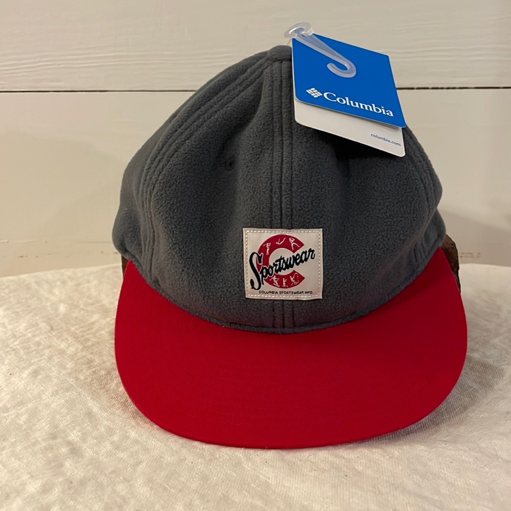 NWT Columbia Bugaboo Gray and Red Fleece Hat with Clip Snap, One Size